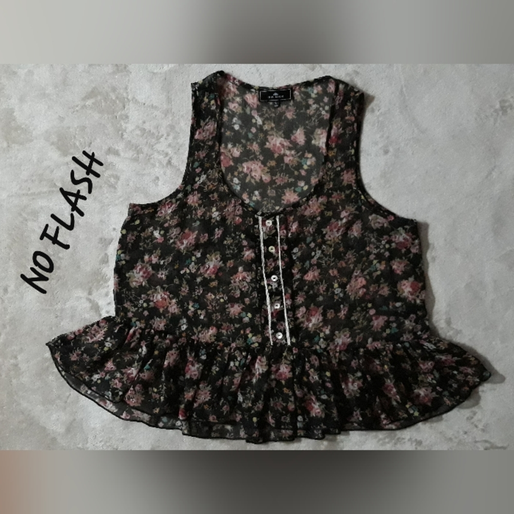 Lg. IRIS BASIC SLEEVELESS TOP
